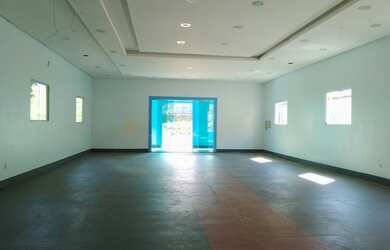 Imagem: O depósito possui 5 Vagas na garagem, 600m² de Área e está