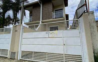 Imagem: A casa possui 3 Dormitórios, 4 Banheiros, 2 Vagas na garagem