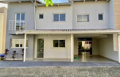 Imagem: A casa possui 4 Dormitórios, 2 Banheiros, 2 Vagas na garagem