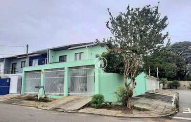 Imagem: A casa possui 4 Dormitórios, 4 Banheiros, 1 Vaga na garagem