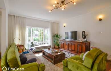 Imagem: A casa possui 3 Dormitórios, 3 Banheiros, 1 Vaga na garagem