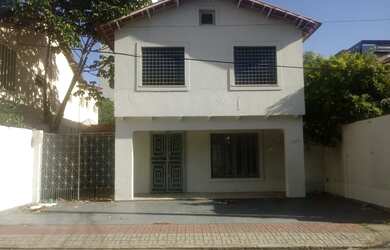 Imagem: A casa possui 4 Dormitórios, 4 Banheiros, 341m² de Área e