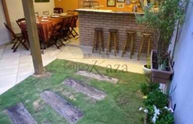 Imagem: A casa em condomínio possui 3 Dormitórios, 2 Banheiros, 2