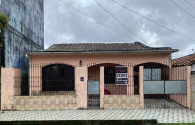 Imagem: A casa possui 4 Dormitórios, 1 Banheiro, 2 Vagas na garagem