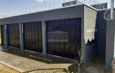 Imagem: A casa possui 2 Dormitórios, 1 Banheiro, 1 Vaga na garagem