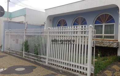 Imagem: A casa possui 3 Dormitórios, 3 Banheiros, 2 Vagas na garagem