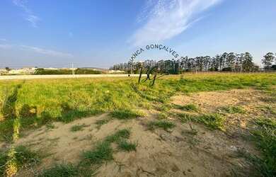 Imagem: O terreno possui 252m² de Área e está localizado em Porto