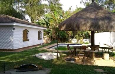 Imagem: A casa possui 5 Dormitórios, 2 Banheiros, 4 Vagas na garagem