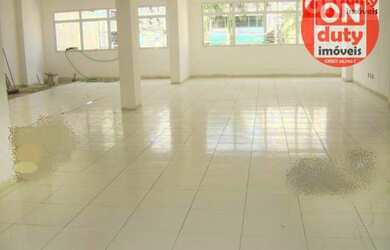 Imagem: O depósito possui 5 Vagas na garagem e 560m² de Área e está