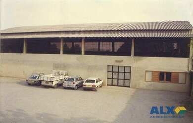 Imagem: O depósito possui 5 Vagas na garagem, 465m² de Área e está