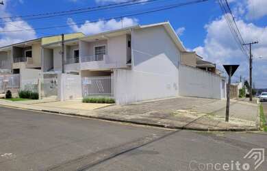 Imagem: A casa possui 3 Dormitórios, 1 Banheiro, 3 Vagas na garagem