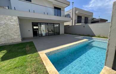 Imagem: A casa em condomínio possui 3 Dormitórios, 1 Banheiro, 3 Vagas