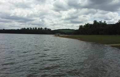 Imagem: O terreno possui 960m² de Área e está localizado em Cláudio