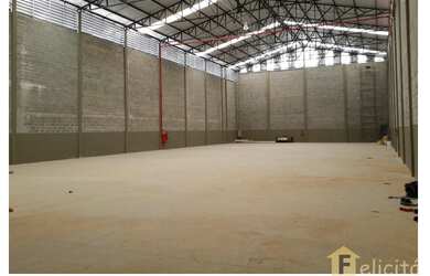 Imagem: O depósito possui 5 Vagas na garagem, 1.085m² de Área, Imóvel