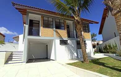 Imagem: A casa possui 3 Dormitórios, 4 Banheiros, 3 Vagas na garagem