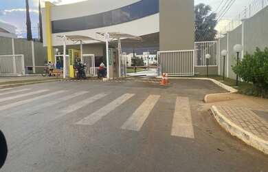 Imagem: O terreno possui 860m² de Área e está localizado em Centro