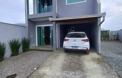 Imagem: A casa possui 3 Dormitórios, 4 Banheiros, 1 Vaga na garagem