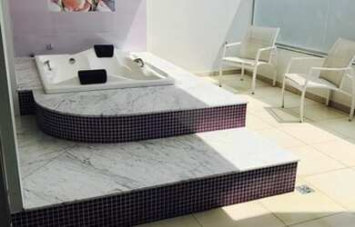 Imagem: A casa em condomínio possui 5 Dormitórios, 5 Banheiros, 2