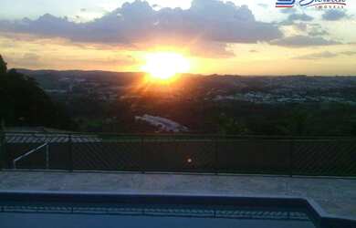 Imagem: A casa possui 3 Dormitórios, 3 Banheiros, 5 Vagas na garagem