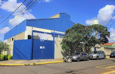 Imagem: O depósito possui 2 Vagas na garagem, 576m² de Área e está