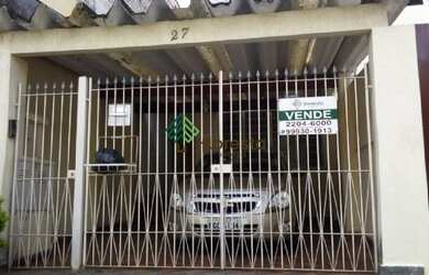 Imagem: A casa possui 2 Dormitórios, 1 Banheiro, 2 Vagas na garagem