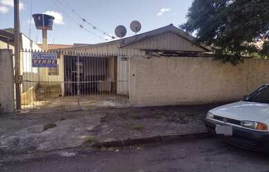 Imagem: A casa possui 2 Dormitórios, 1 Banheiro, 156m² de Área e