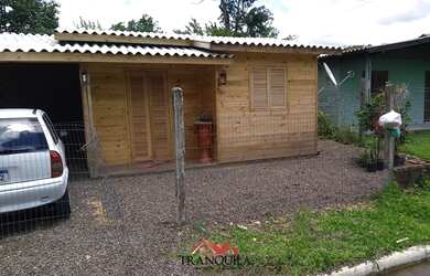 Imagem: A casa à venda possui 2 Dormitórios, 1 Banheiro, 2 Vagas na