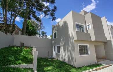 Imagem: A casa em condomínio possui 3 Dormitórios, 3 Banheiros, 2