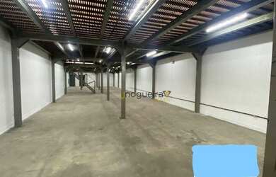 Imagem: O depósito possui 5 Vagas na garagem, 700m² de Área e está