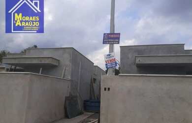 Imagem: A casa possui 3 Dormitórios, 1 Banheiro, 1 Vaga na garagem