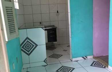 Imagem 4: Alugo 2/4 pequeno. Varanda, 1 Banheiroe2 Dormitórios