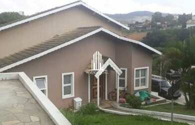 Imagem: A casa possui 4 Dormitórios, 3 Banheiros, 5 Vagas na garagem