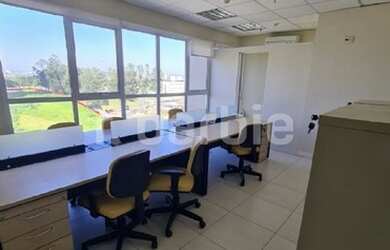 Imagem: O depósito possui 2 Vagas na garagem e 110m² de Área e está