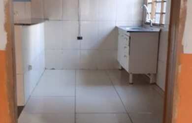 Imagem: A casa possui 2 Dormitórios e 1 Banheiro e está localizado