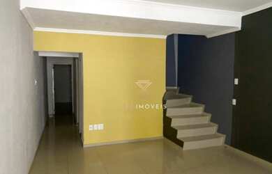 Imagem: A casa possui 3 Dormitórios, 3 Banheiros, 2 Vagas na garagem