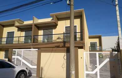 Imagem: A casa possui 3 Dormitórios, 3 Banheiros, 5 Vagas na garagem