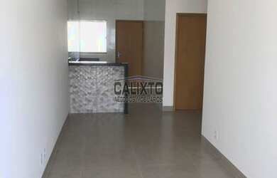 Imagem: A casa possui 2 Dormitórios, 1 Banheiro, 2 Vagas na garagem