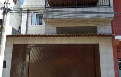 Imagem: A casa possui 2 Dormitórios, 3 Banheiros, 4 Vagas na garagem