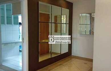 Imagem: O apartamento possui 3 Dormitórios, 1 Banheiro, 2 Vagas na