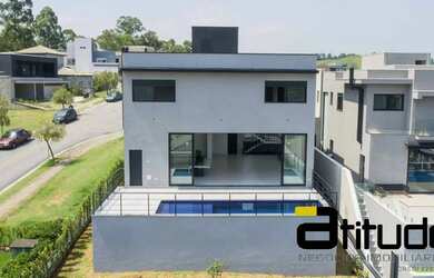 Imagem: A casa em condomínio possui 4 Dormitórios, 5 Banheiros, 4