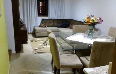 Imagem: A casa possui 3 Dormitórios, 4 Banheiros, 3 Vagas na garagem