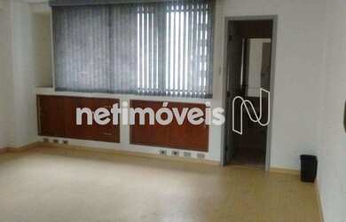 Imagem: O depósito possui 1 Vaga na garagem e 33m² de Área e está