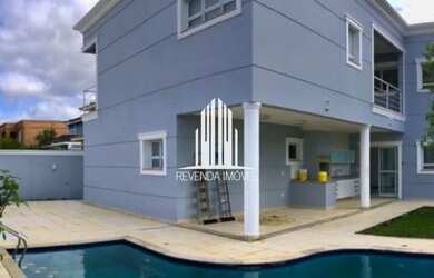 Imagem: A casa possui 5 Dormitórios, 5 Banheiros, 4 Vagas na garagem