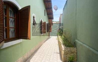 Imagem: A casa possui 3 Dormitórios, 2 Banheiros, 2 Vagas na garagem