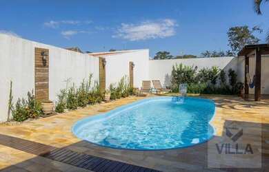 Imagem: A casa possui 3 Dormitórios, 3 Banheiros, 3 Vagas na garagem