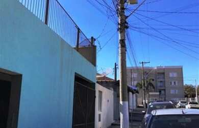 Imagem: A casa possui 2 Dormitórios, 2 Banheiros, 2 Vagas na garagem