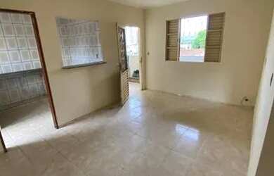 Imagem: A casa possui 2 Dormitórios, 1 Banheiro, 80m² de Área, Varanda