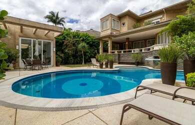 Imagem: A casa em condomínio possui 4 Dormitórios, 5 Banheiros, 5