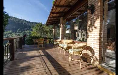 Imagem 4: casa com piscina em condominio na Barra Itanhangá RJ