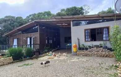 Imagem: A chácara possui 6000m² de Área e está localizado em Borda